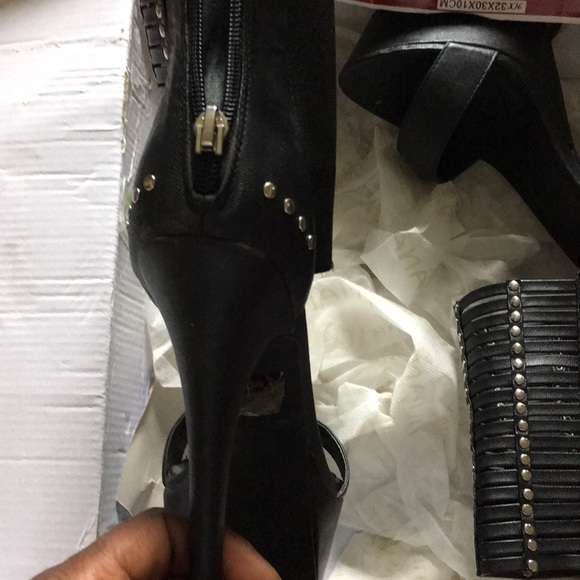 Heels - Picture 2 of 5